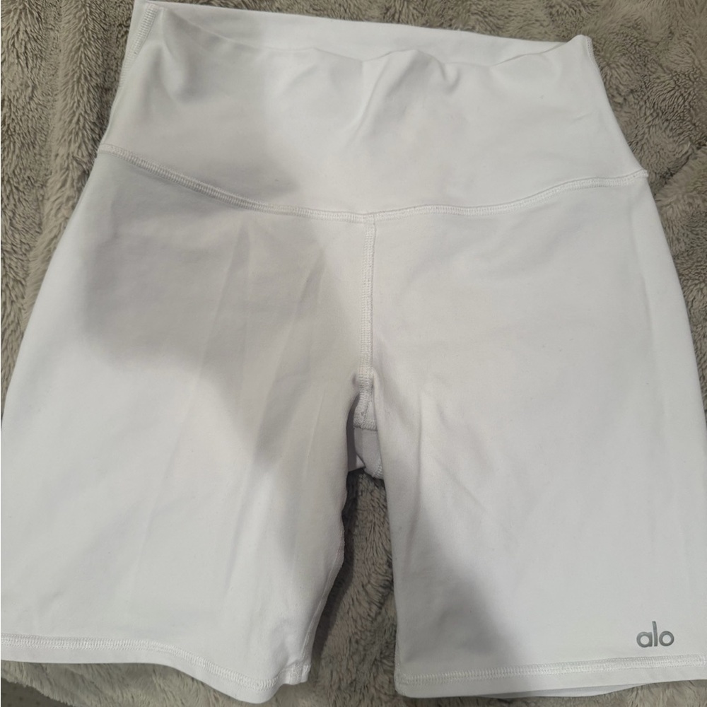 Alo Women’s High-Rise White Bike Shorts - Picture 4 of 4